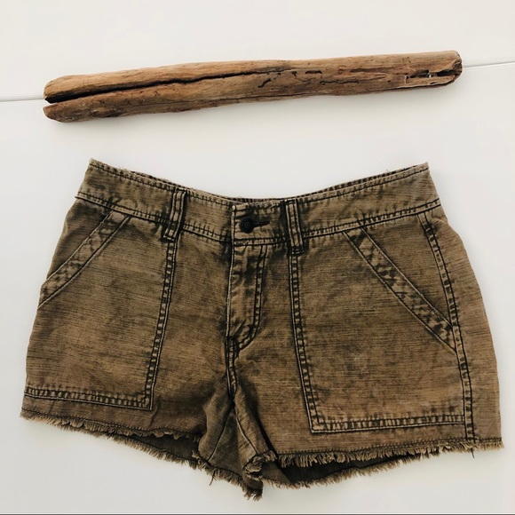 Free People Pants - Free People light brown shorts - Size 4